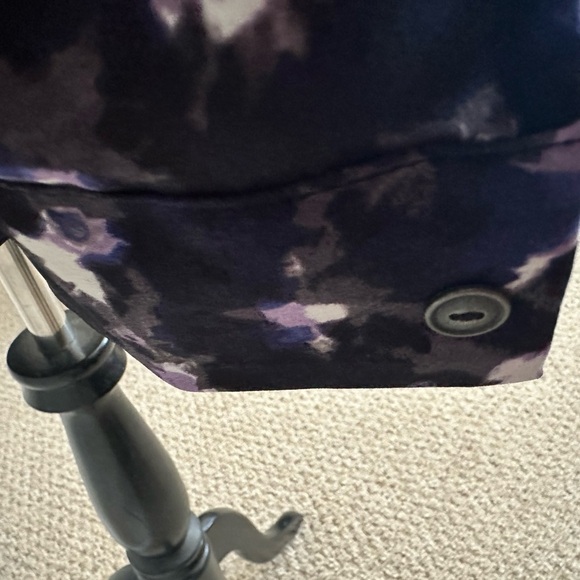 Simply Vera Wang Roll Tab Sleeves V-Neck NWT - Picture 3 of 7